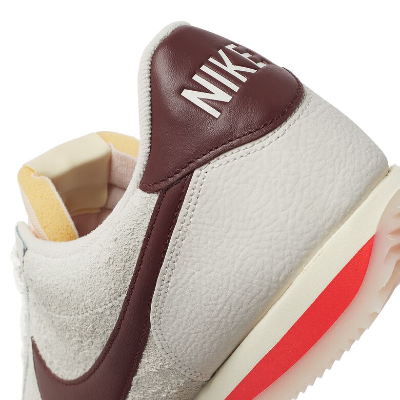 NIKE Wmns Cortez '23 sail/earth-lt orewood brn