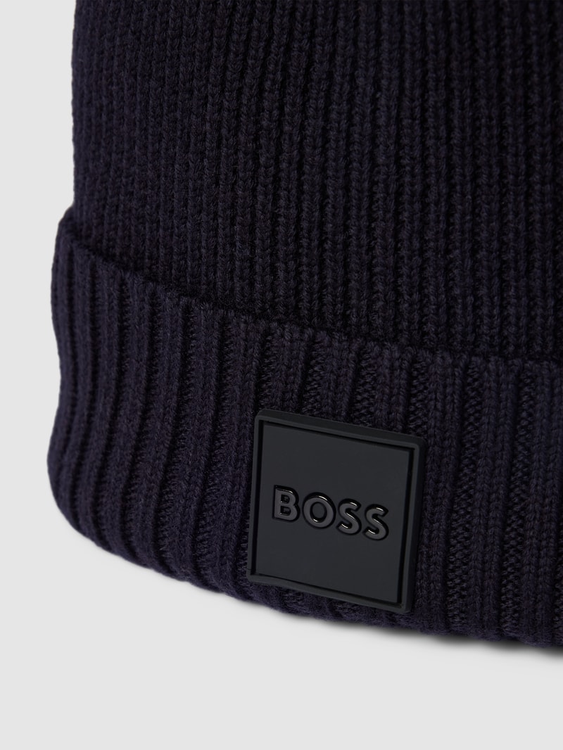 Beanie mit Label-Patch Modell 'Fati' in marineblau