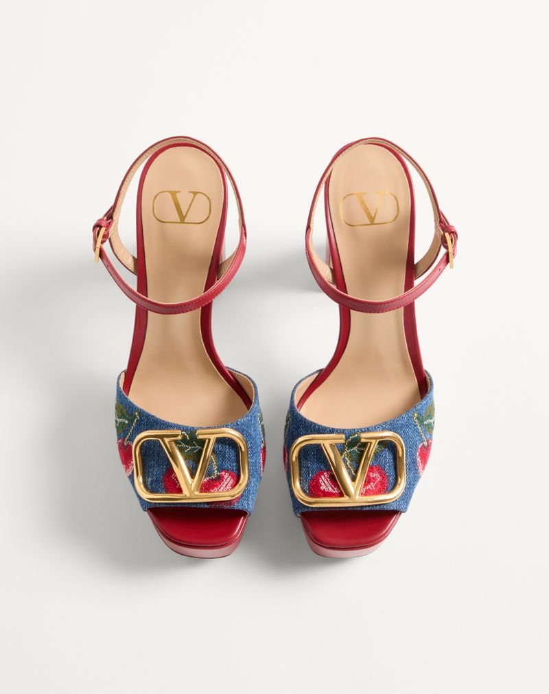 Sandália plataforma VLogo Signature em jeans com bordado Cherryfic 115mm