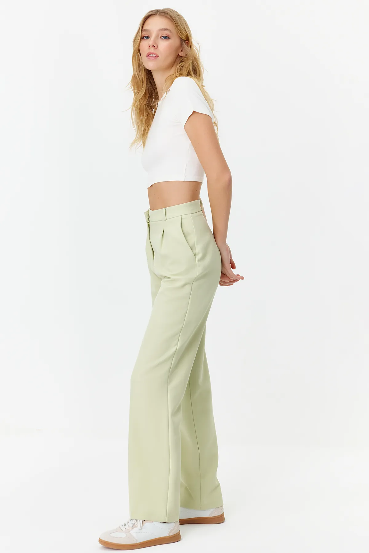 Trendyol Collection  Mintfarbene, gerade/gerade geschnittene, plissierte Webhose TWOSS21PL0155