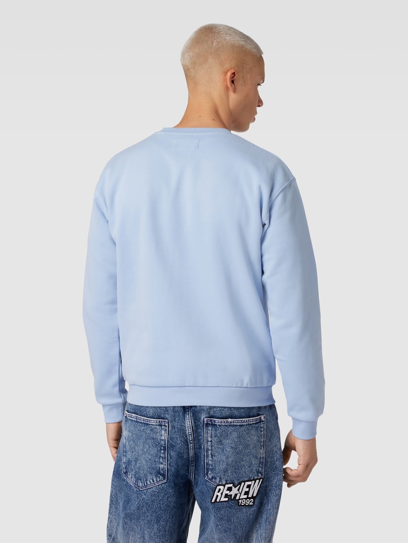 Sweatshirt mit überschnittenen Schultern in hellblau