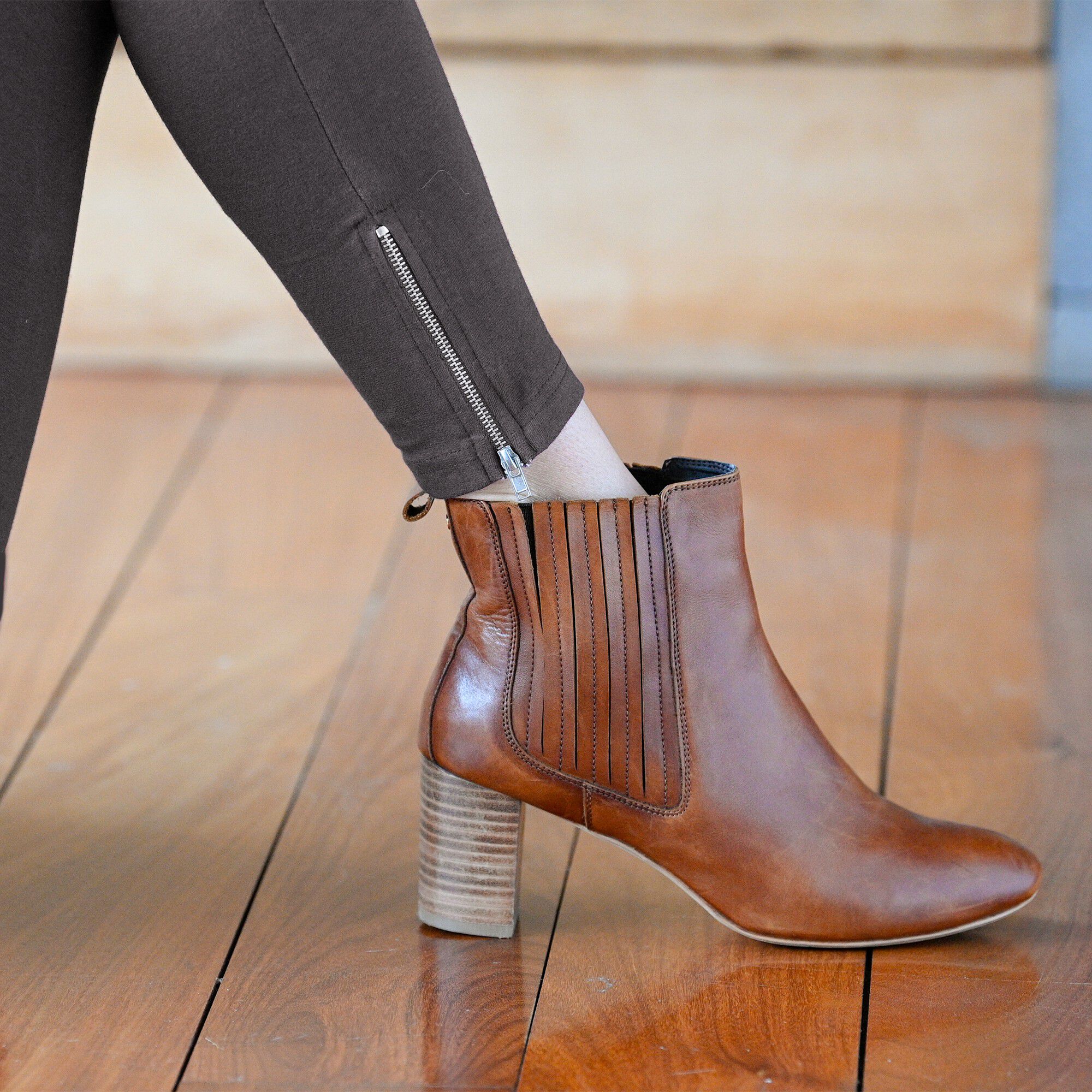 Legging bas de jambe zippé, taille élastiquée