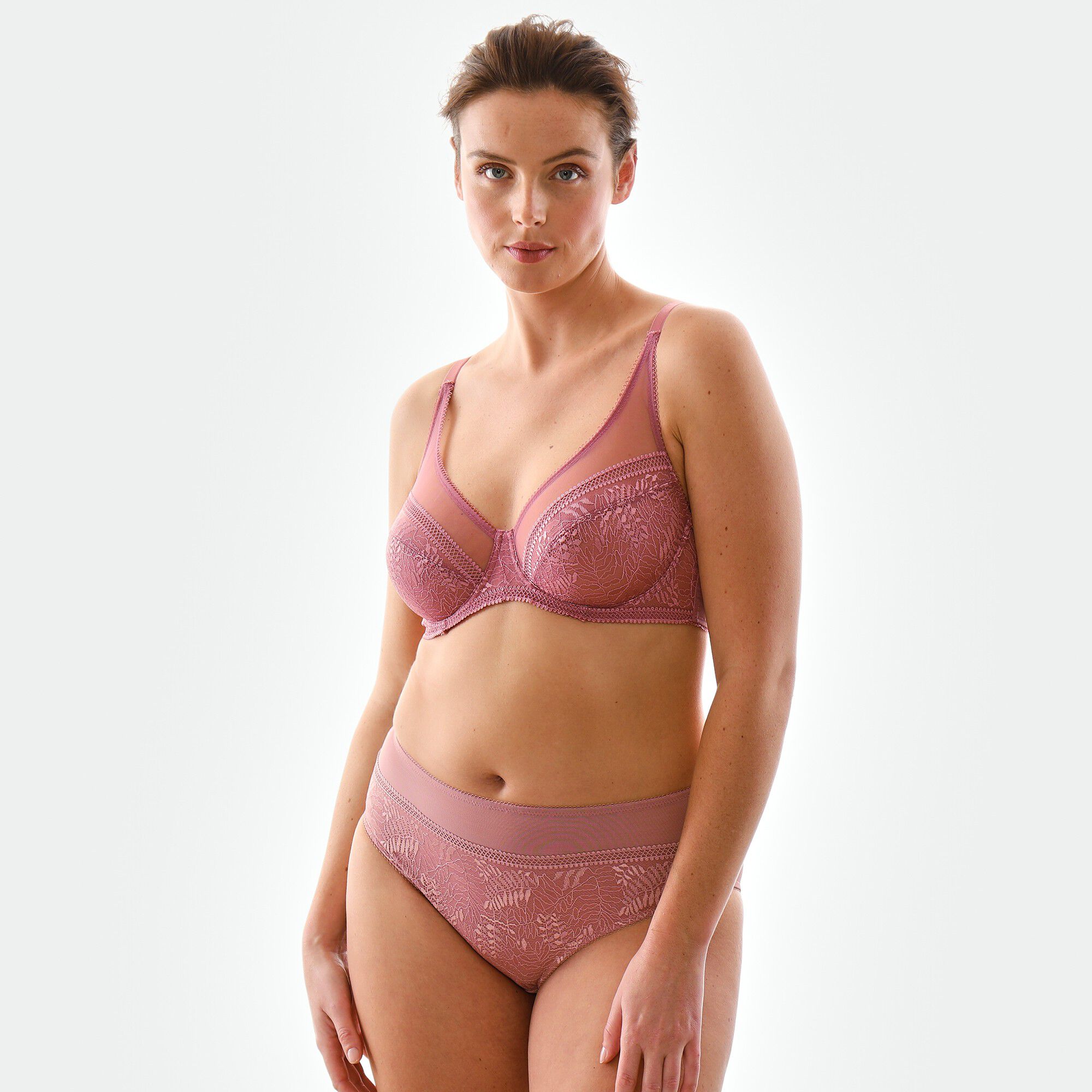 Culotte haute tout en dentelle Camana