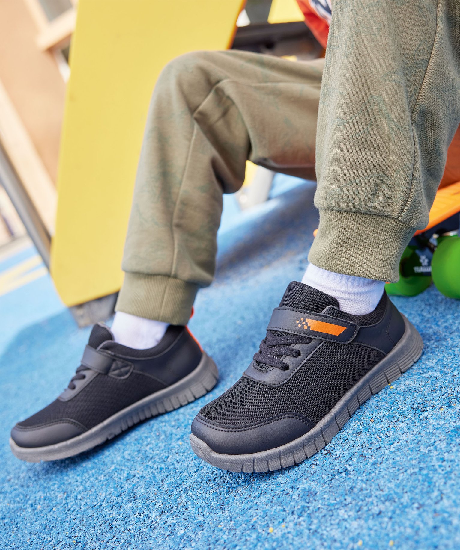 Baskets Garçon unies en mesh avec scratch noir | GEMO