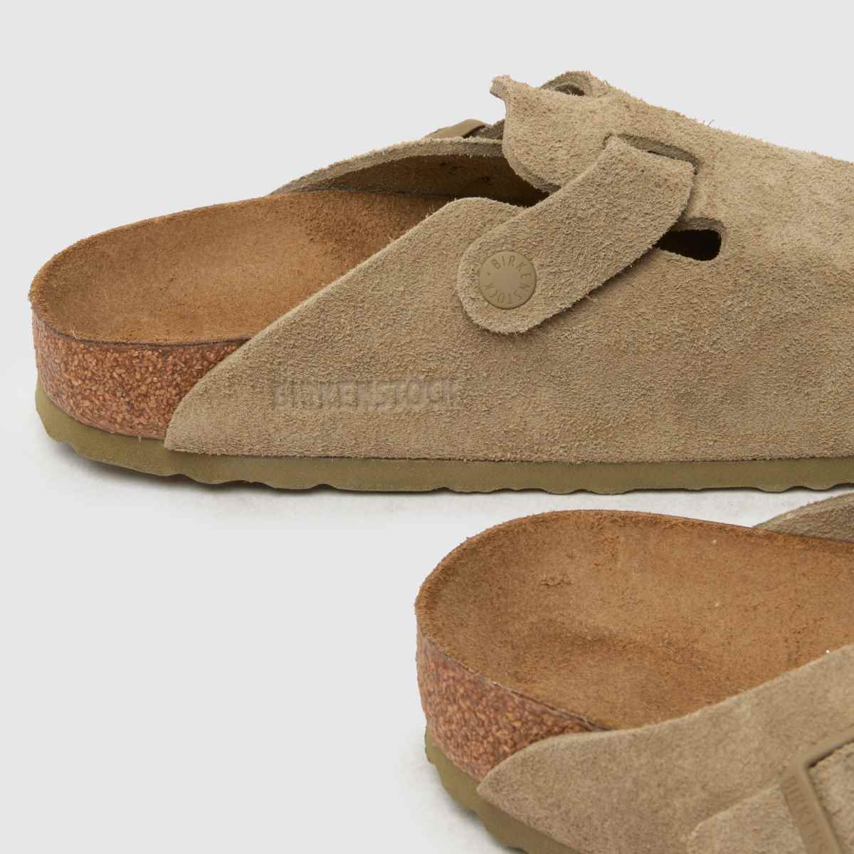 BIRKENSTOCK Boston keskeny szabású klumpa szandál khaki színben