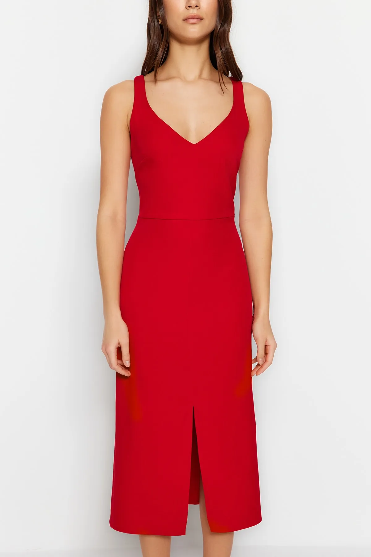 Trendyol Collection  Rotes, eng anliegendes, figurbetontes Midi-Webkleid mit Schlitz und Gürtel TWOSS23EL02262