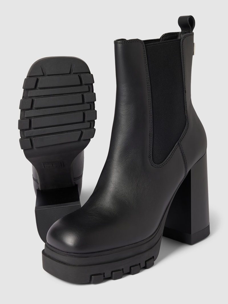 Stiefeletten mit Label-Applikation in schwarz
