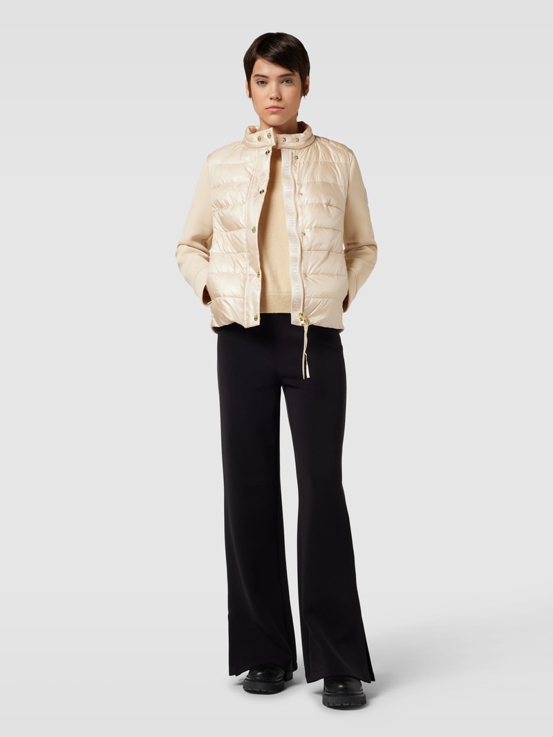 Jacke mit Stehkragen und Steppnähten in beige