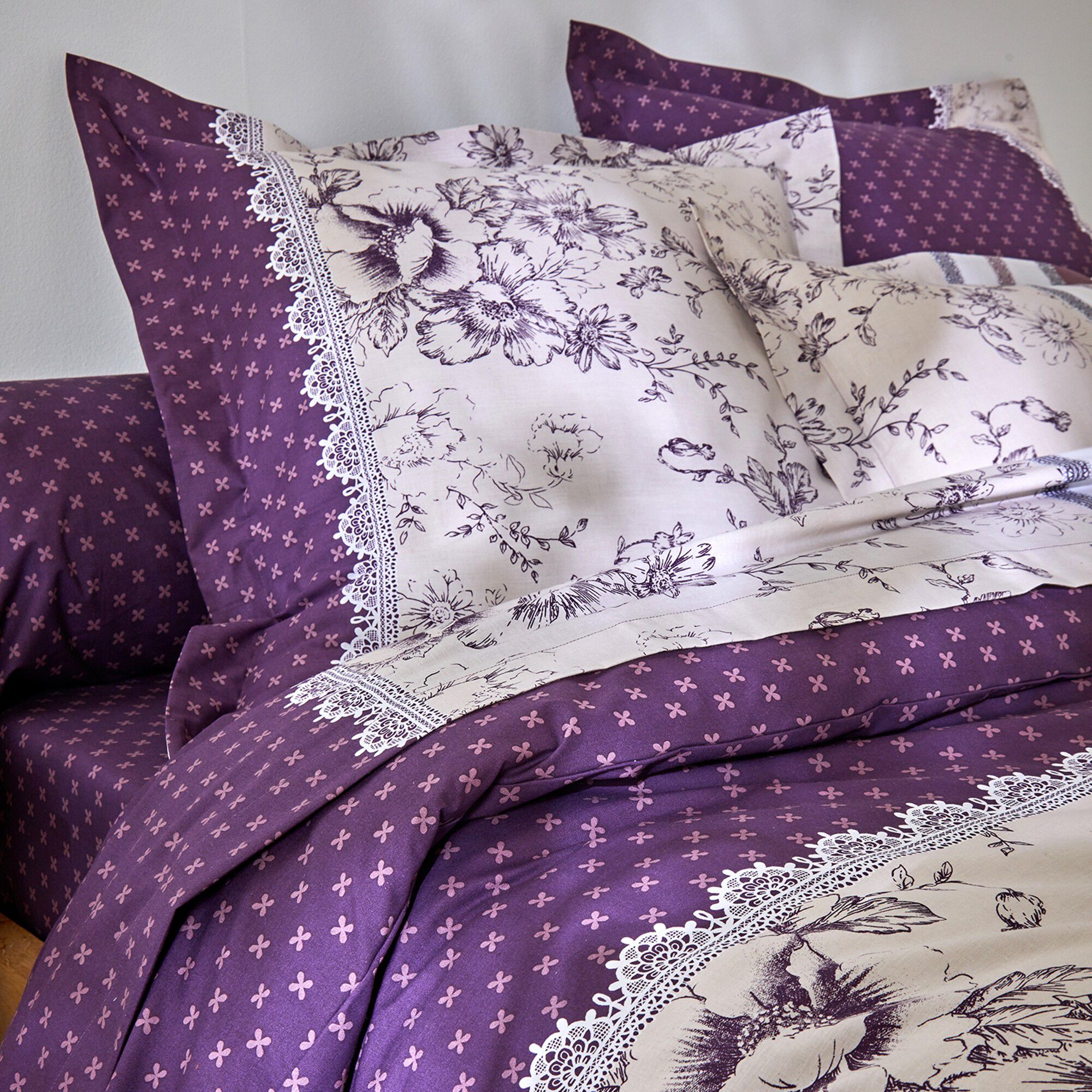 Linge de lit Gabrielle en coton imprimé pois, fleurs et dentelle