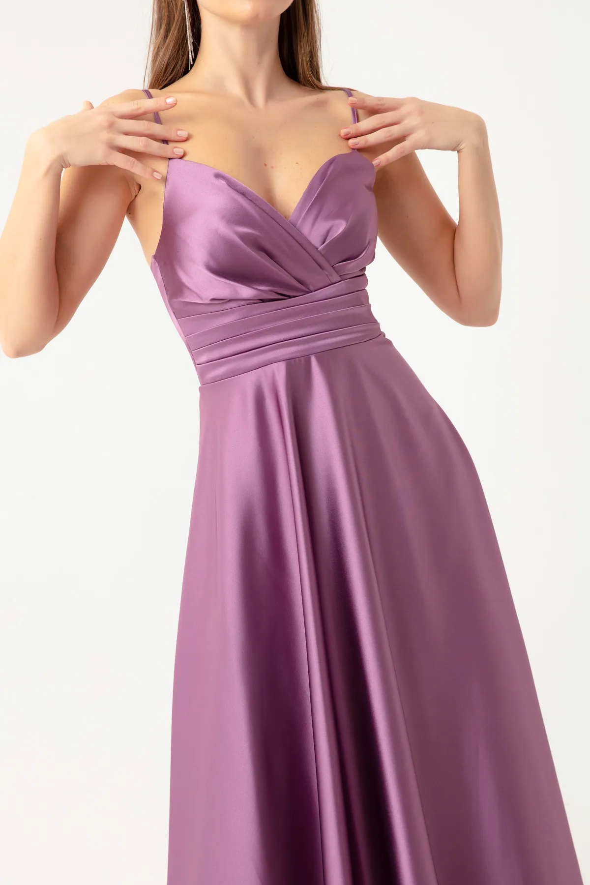 Lafaba  Lavendelfarbenes Midi-Abendkleid und Abschlusskleid aus Satin mit Taillengürtel und Seilriemen für Damen