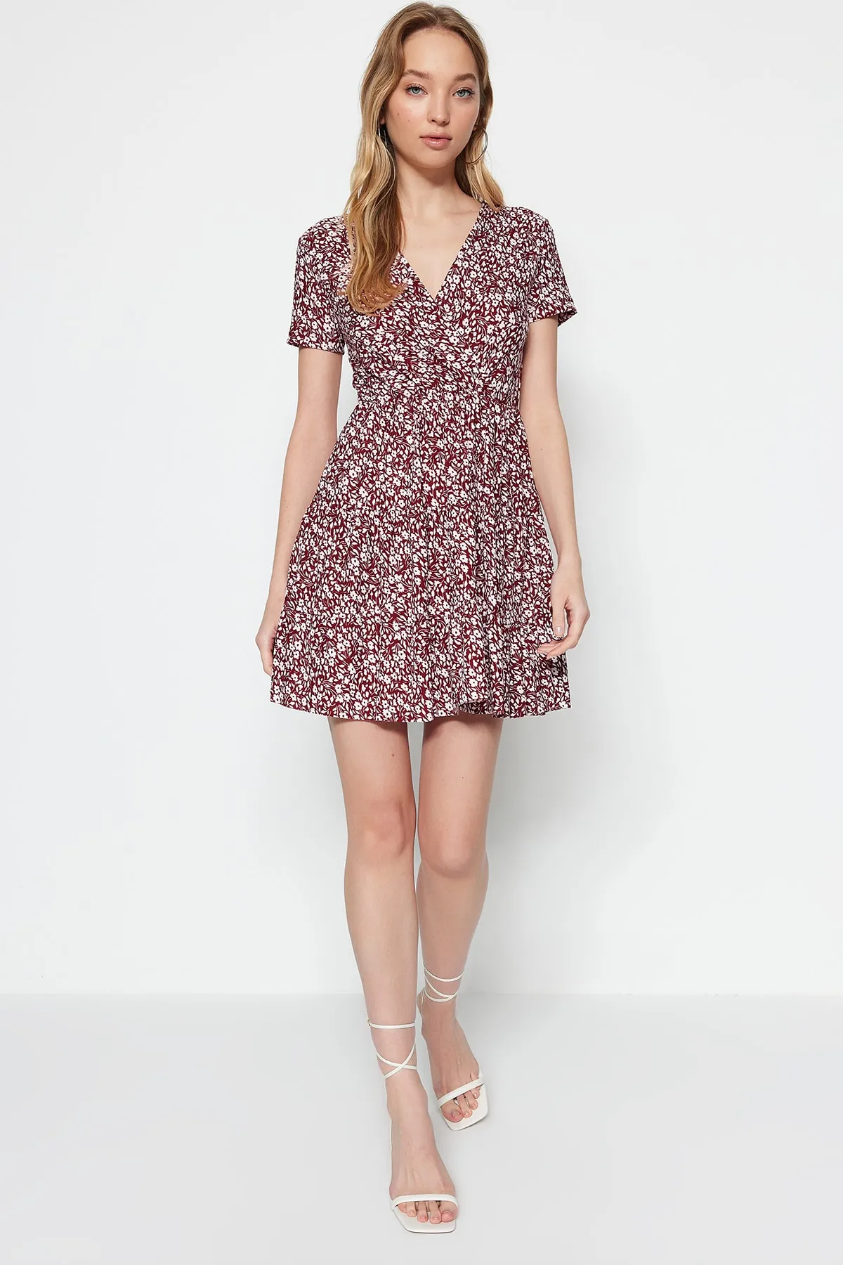 Trendyol Collection  Burgunderrot bedrucktes, zweireihiges Mini-Strickkleid mit flexiblem Ausschnitt TWOSS21EL0241