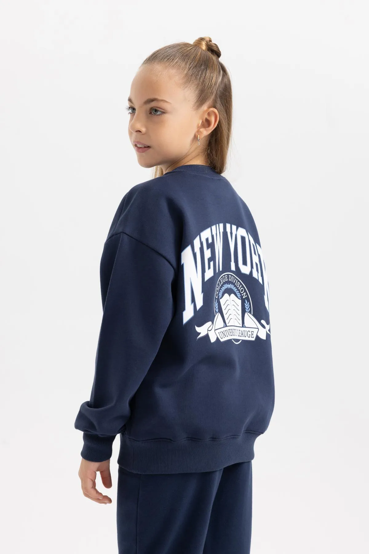 DeFacto  Dickes und weiches, pelziges Sweatshirt mit Rundhalsausschnitt für Mädchen - B2507a823wn