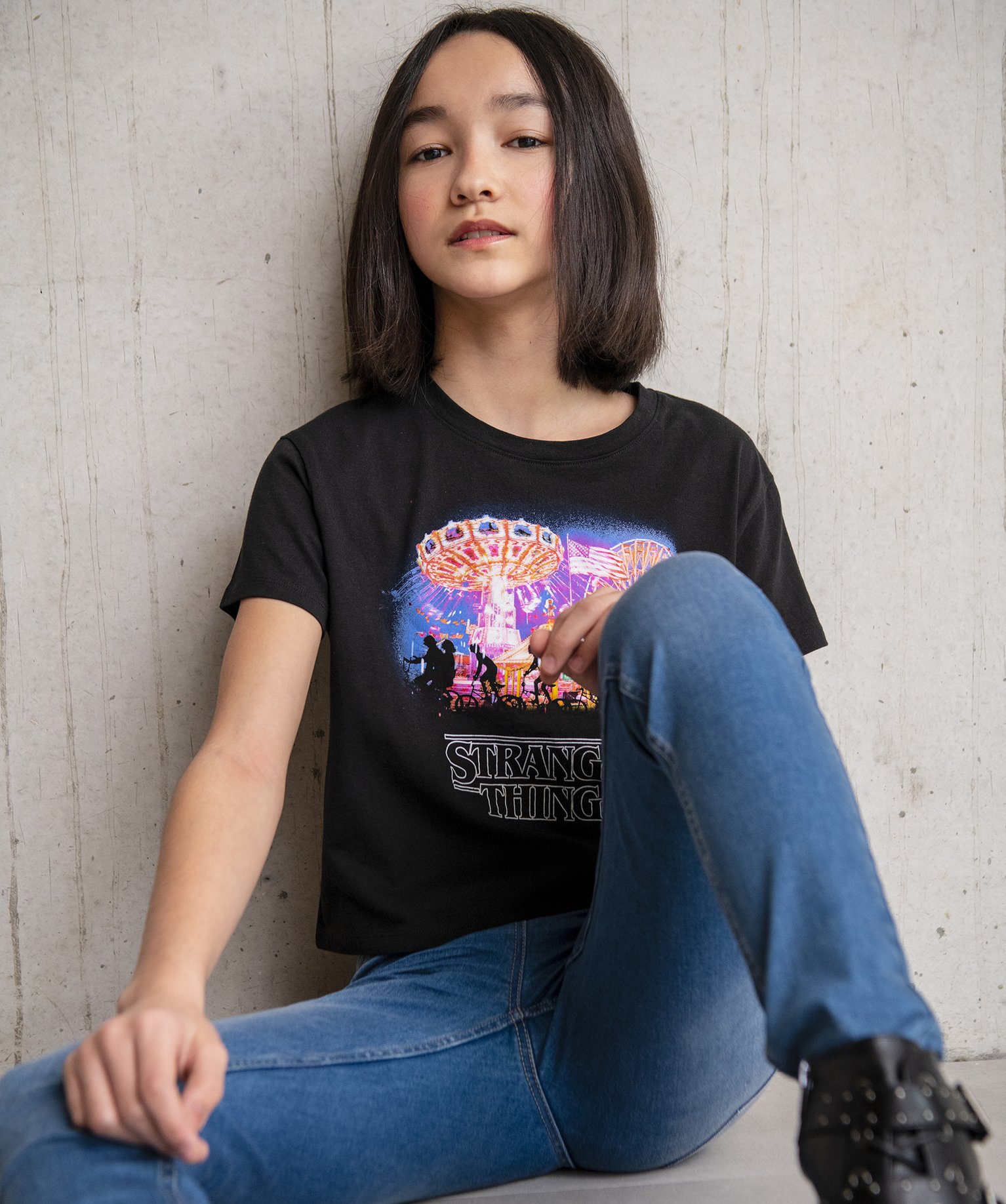 Tee-shirt court fille imprimé coupe courte – Stranger Things noir | GEMO