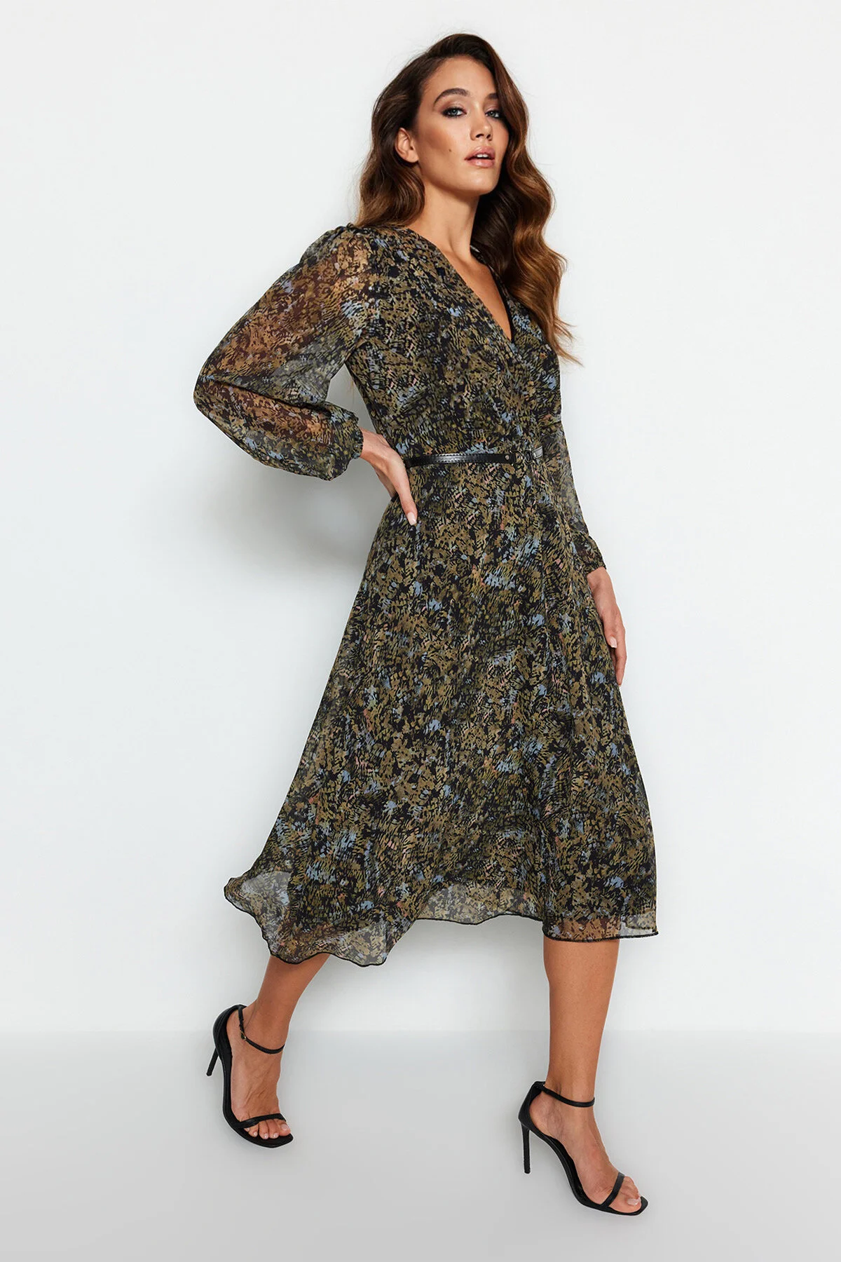 Trendyol Collection  Grünes A-Linien-Midikleid mit zweireihigem Kragen und gemustertem Chiffonkleid, gewebtes Kleid TWOAW24EL00660