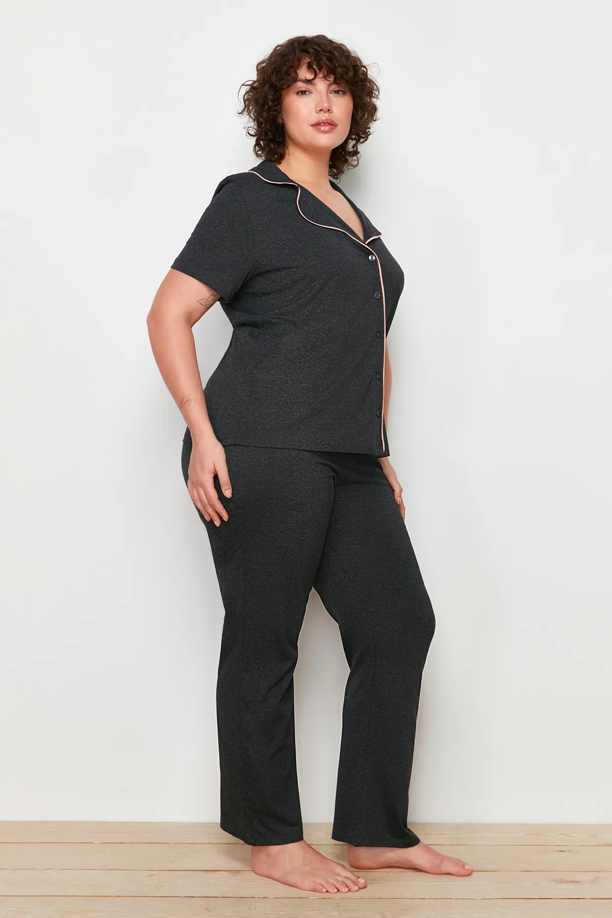 Trendyol Curve  Große Größen in Pyjama-Set - Grau - Unifarben