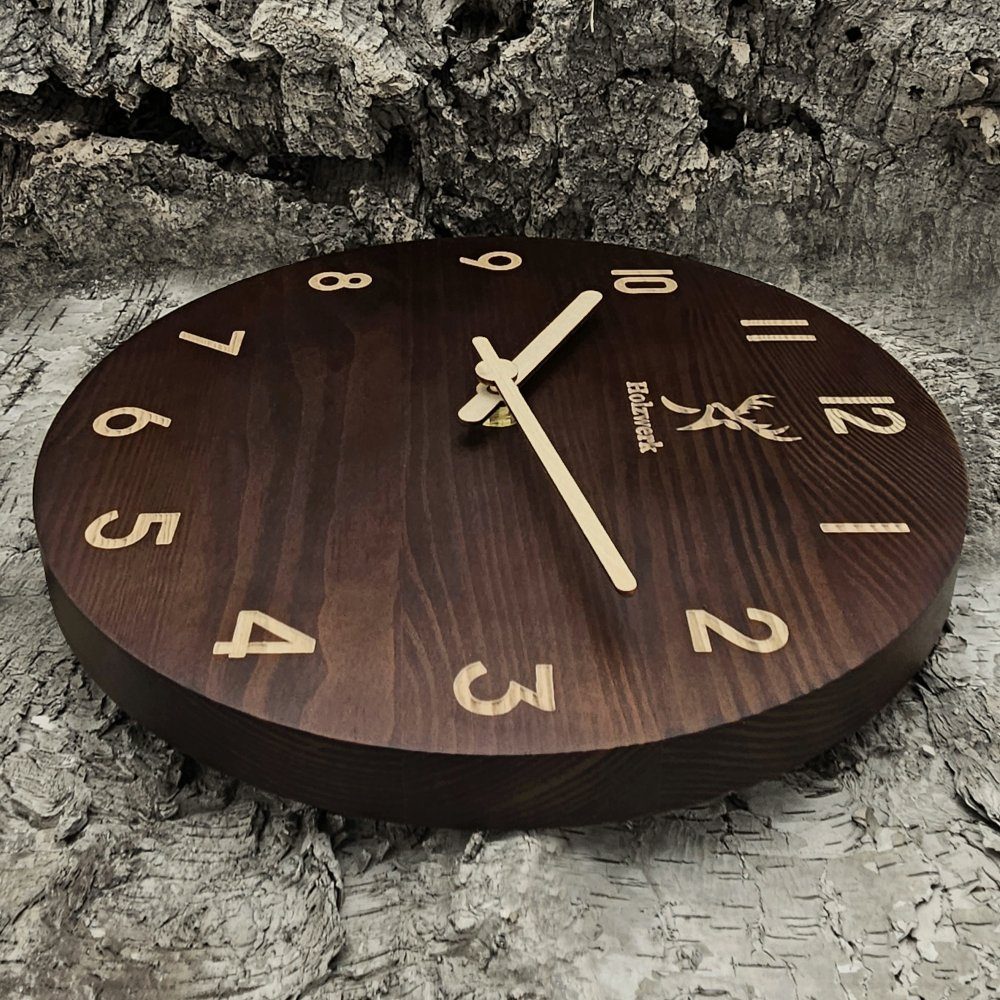 Holzwerk Wanduhr WINTERBERG aus robustem Holz in dunkelbraun, braun