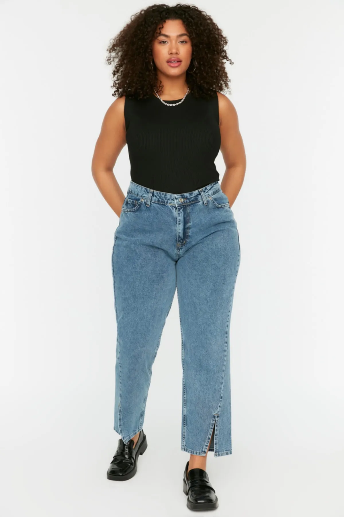 Trendyol Curve  Blaue Bootcut-Jeans mit hoher Taille und detailliertem Beinabschluss TBBSS22JE0614