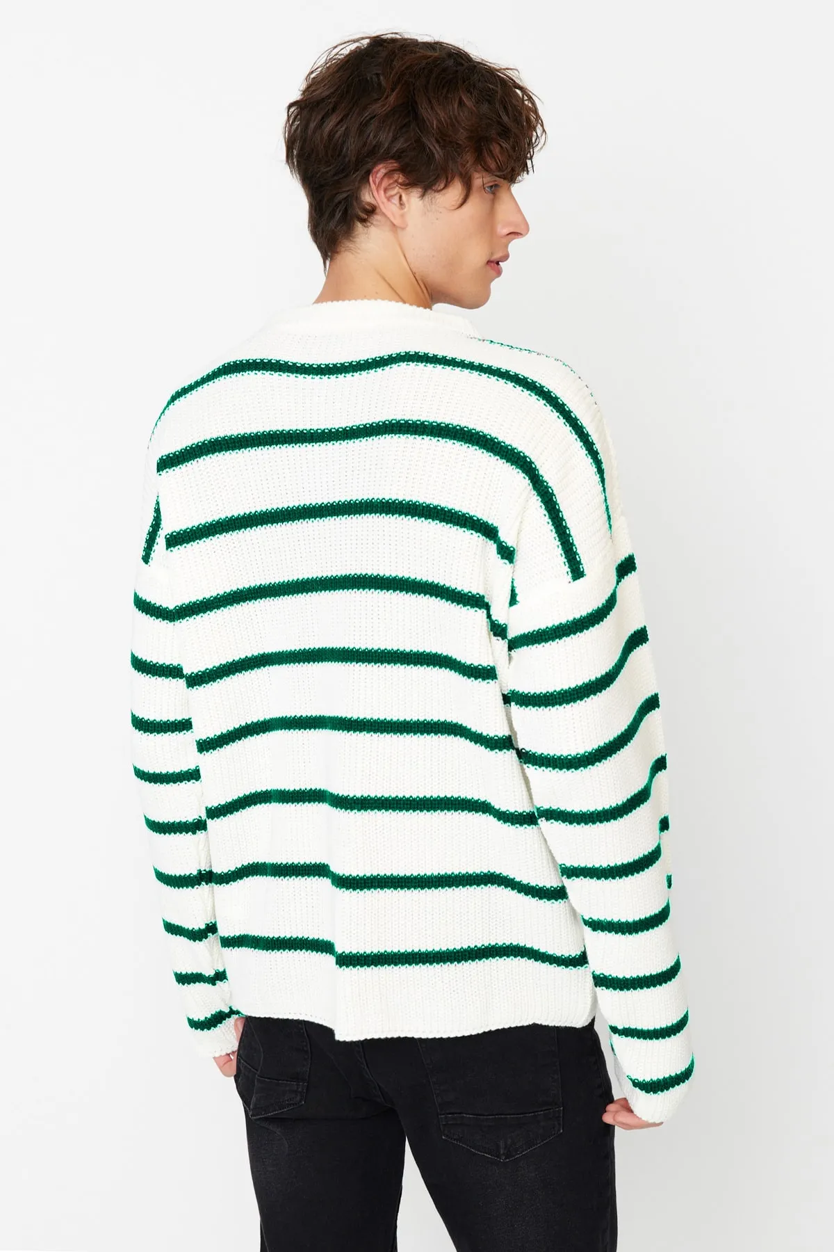 Trendyol Collection  Grüner Unisex-Strickpullover in Oversize-Passform, weiter Passform, Rundhalsausschnitt, TMNAW23KZ00285