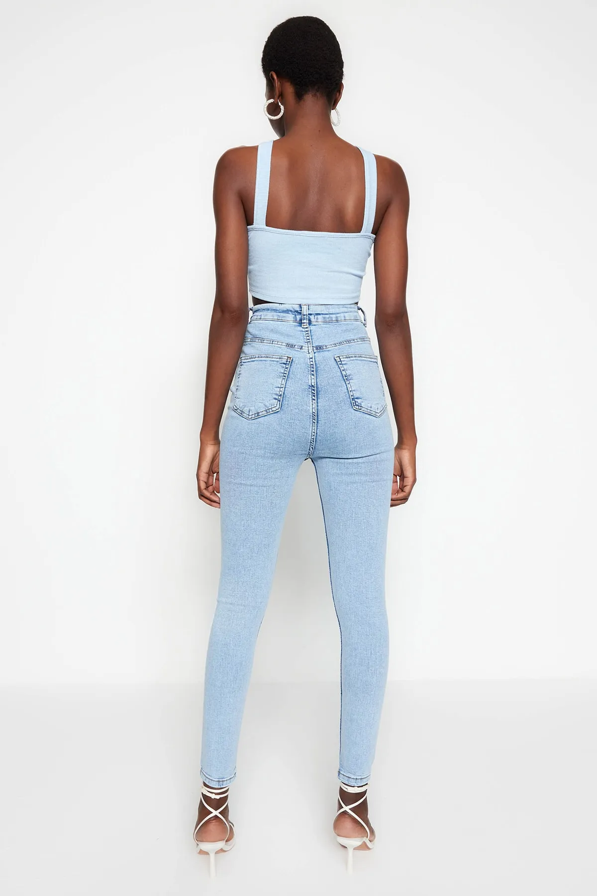 Trendyol Collection  Hellblaue Skinny Jeans mit hoher Taille TWOSS23JE00075
