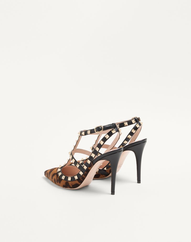 Sapatos de salto alto com tiras em couro de bezerro com efeito de pele de pônei e tachas Rockstud de 100 mm