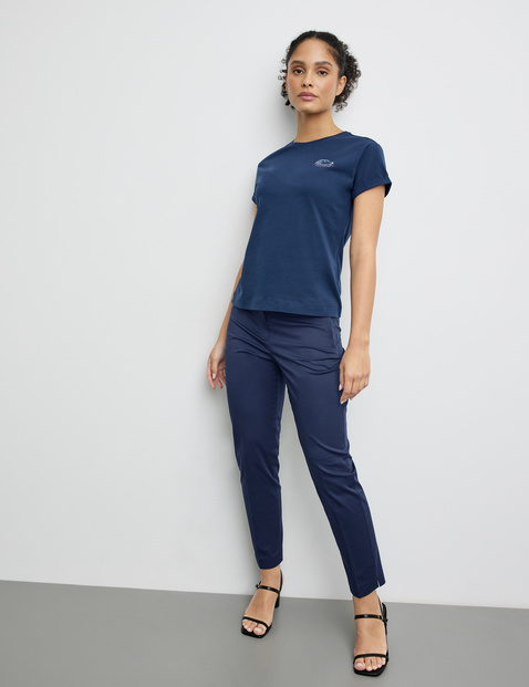 T-Shirt mit kleiner Stickerei