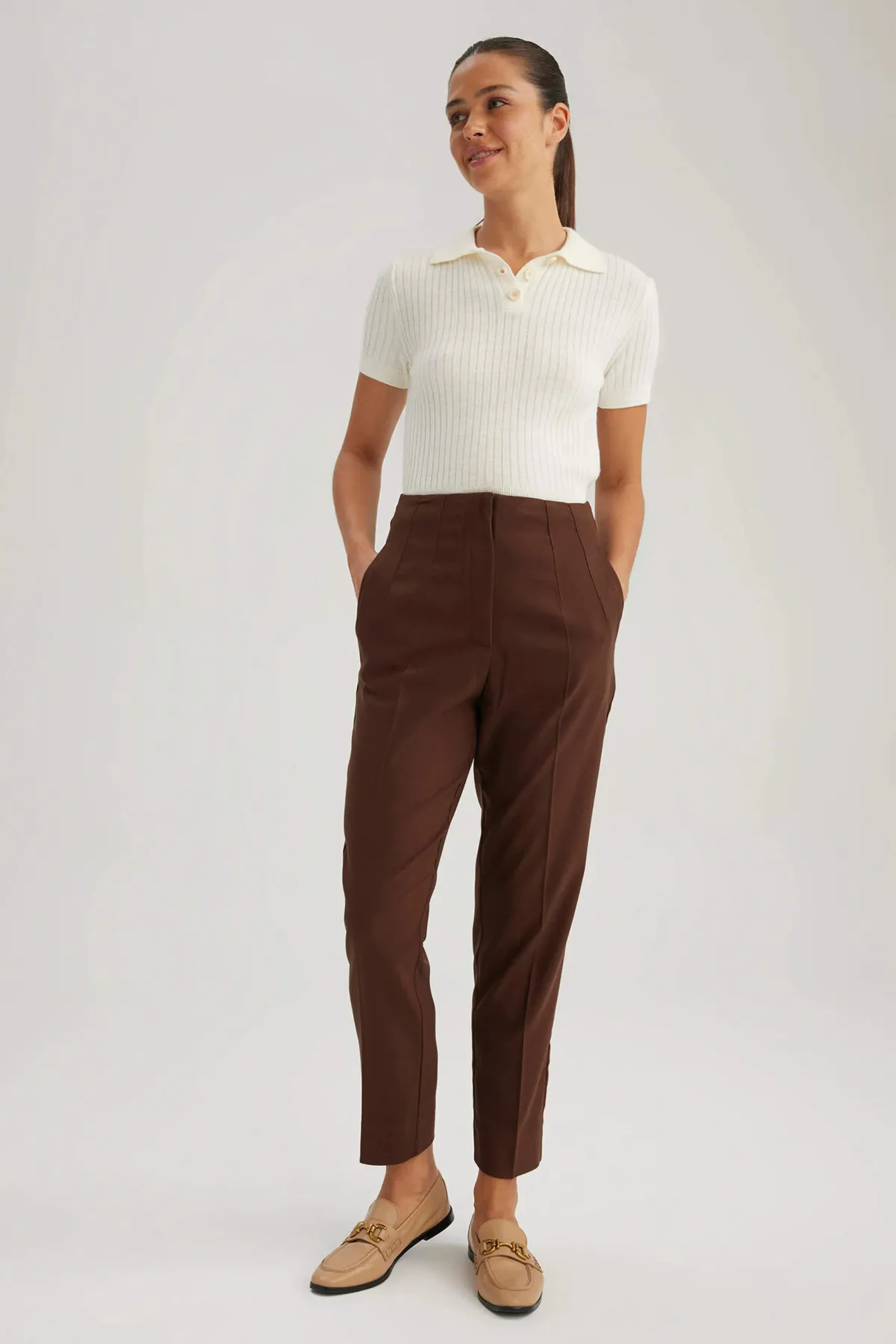 Laluvia  Braune Flottilla-Stoffhose mit hoher Taille vorne