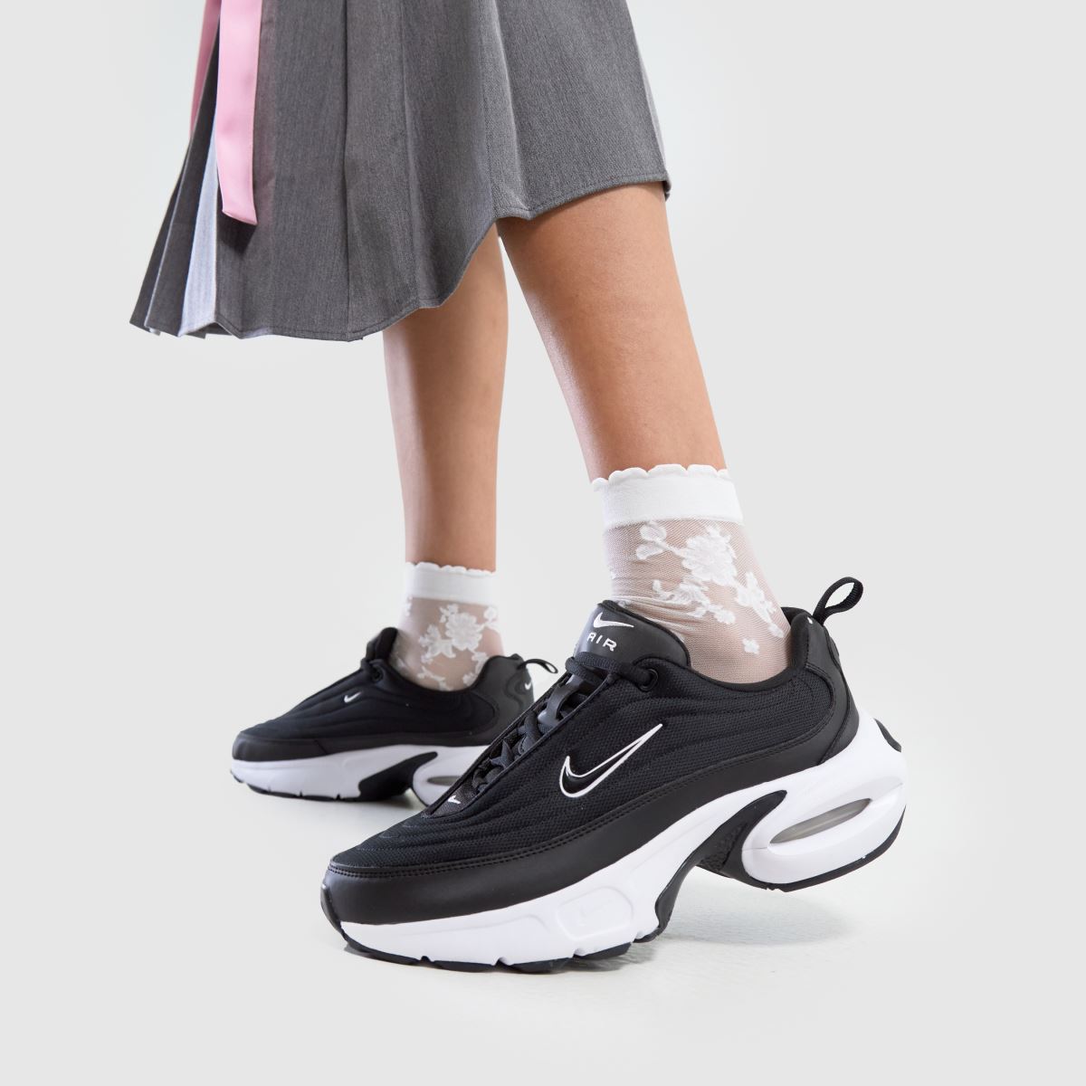 Tenisky Nike Air Max Portal v černé a bílé barvě