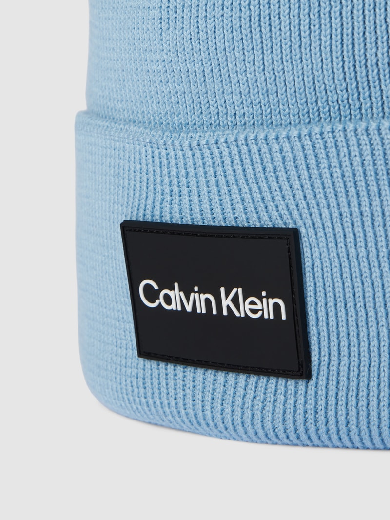 Beanie mit Label-Detail in hellblau