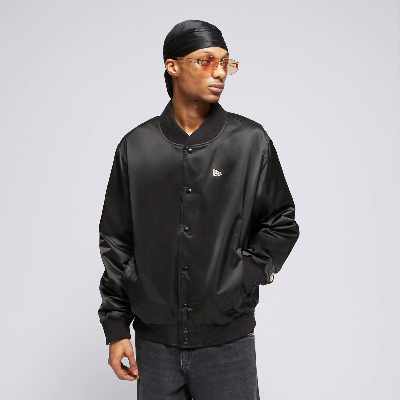 NEW ERA JACKE NE SATIN BOMBER NONE Schwarz