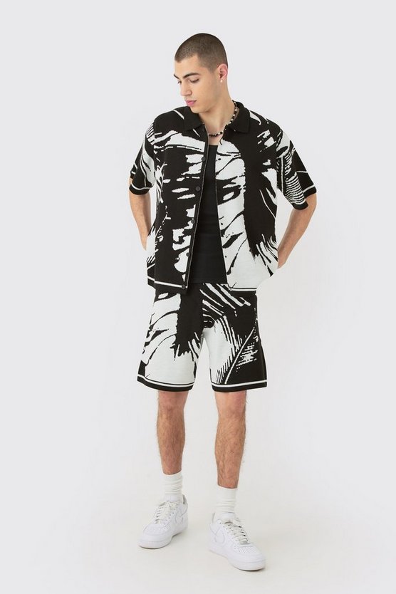 Kastiges Hemd und Shorts mit abstraktem Print