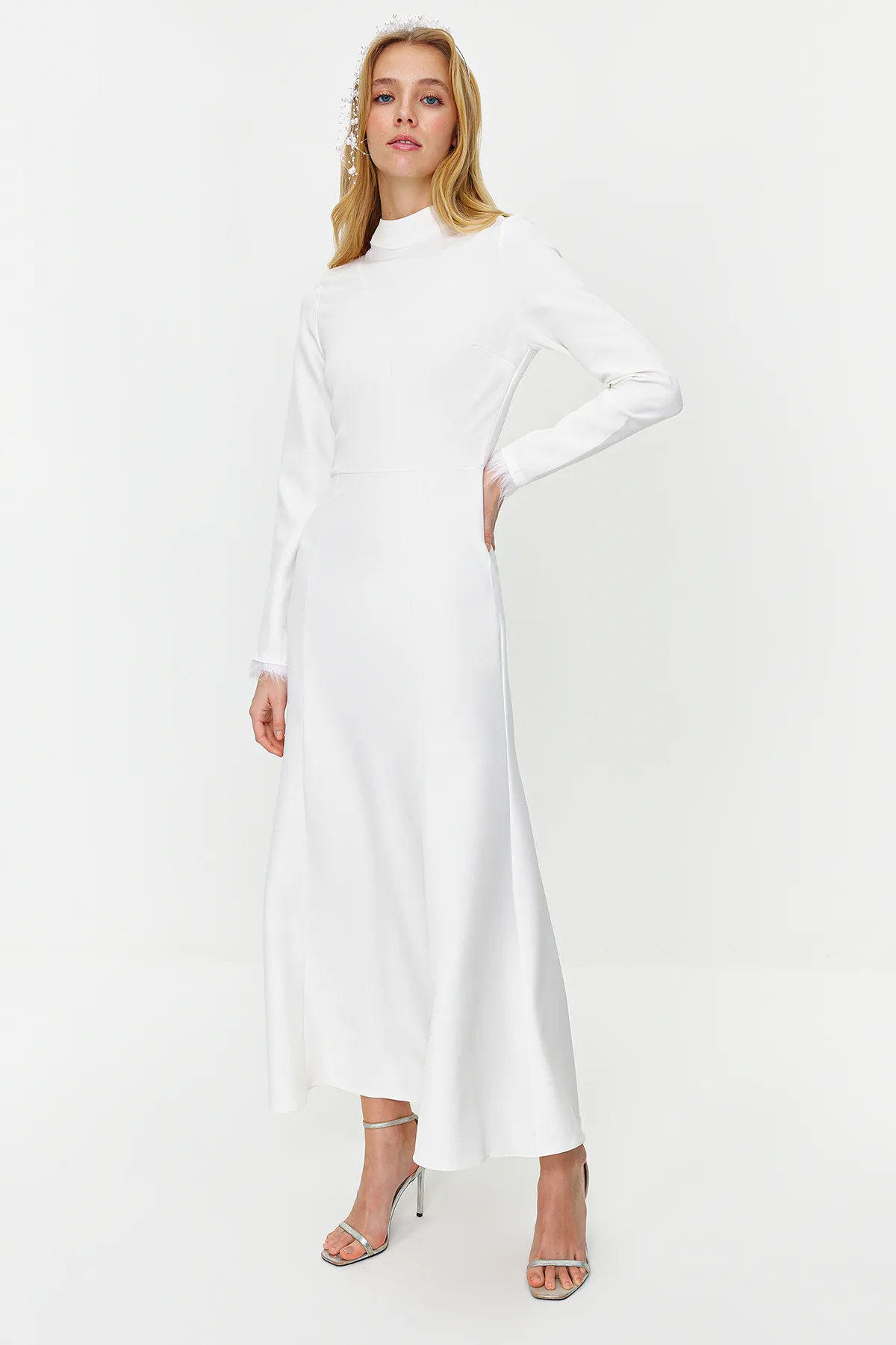 Trendyol Modest  Weißes gewebtes Braut-/Hochzeits-Abendkleid für besondere Tage TCTSS24DB00044