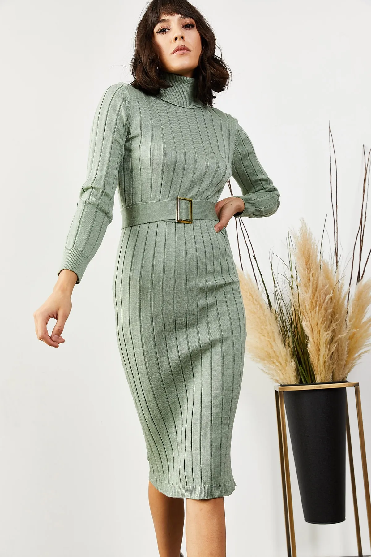 Olalook  Aquagrünes, dickes, geripptes Strickkleid mit Gürtel für Damen ELB-19001014