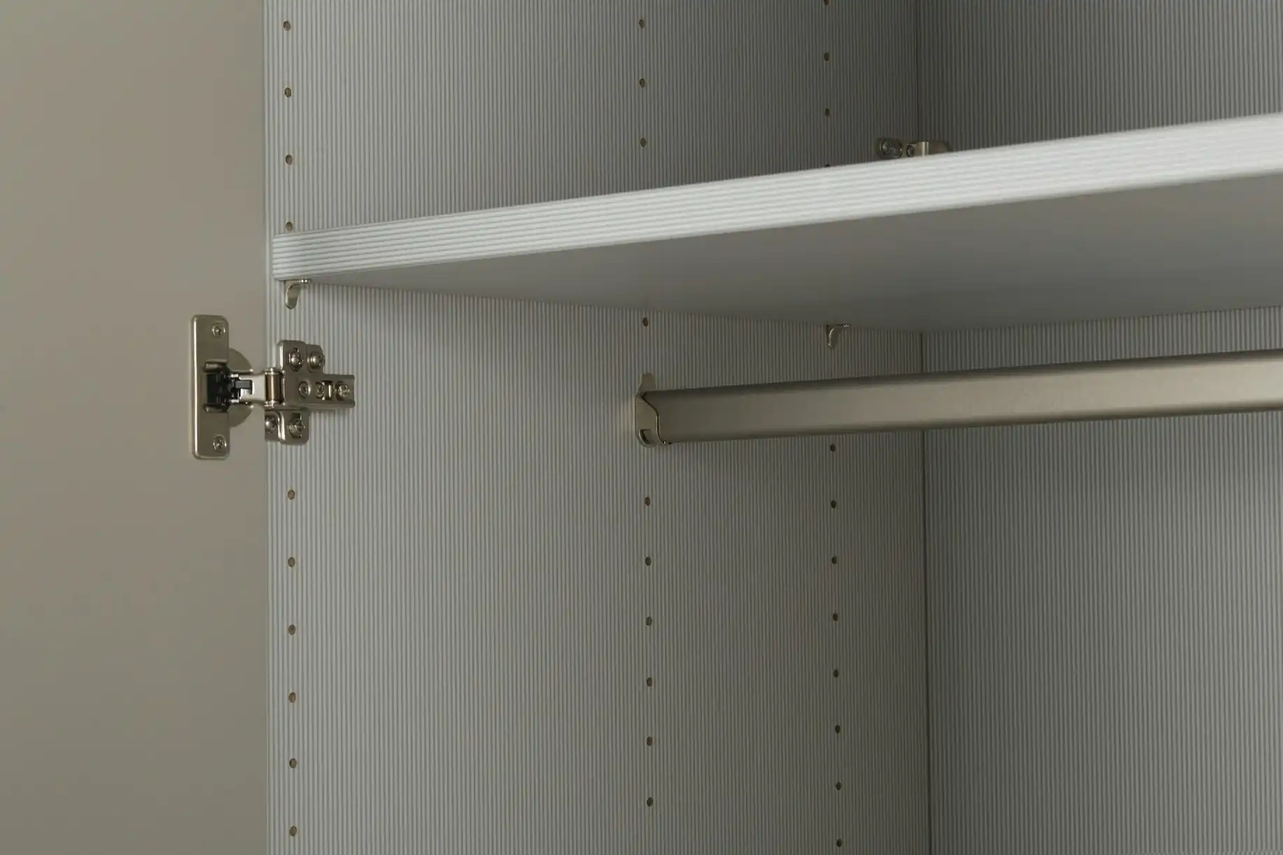 Drehtürenschrank