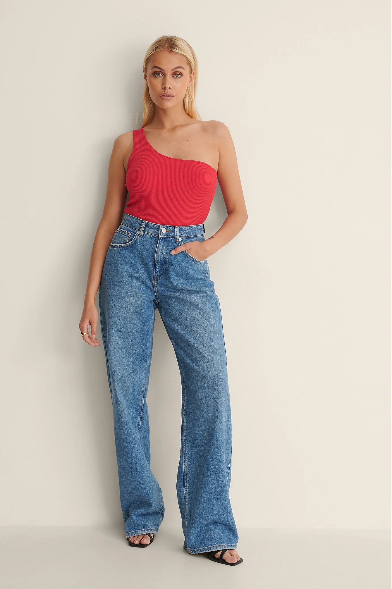 Einseitig schulterfreies Ripp-Crop-Top