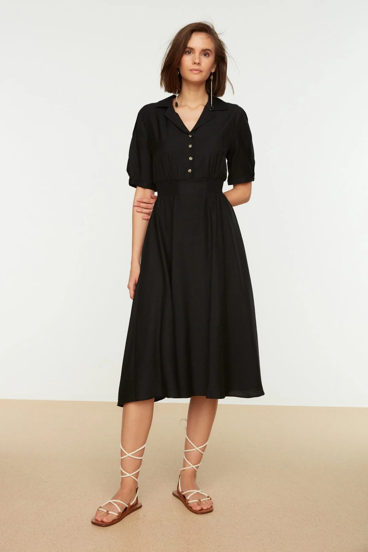 Trendyol Collection  Schwarzes A-Linien-Midi-Webkleid mit V-Ausschnitt und Gimped TWOSS21EL1023