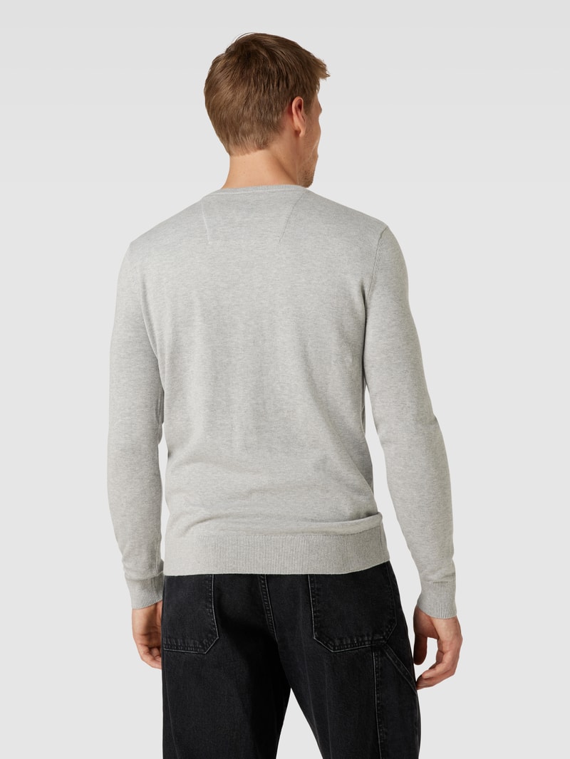 Strickpullover mit Logo-Stitching in hellgrau meliert