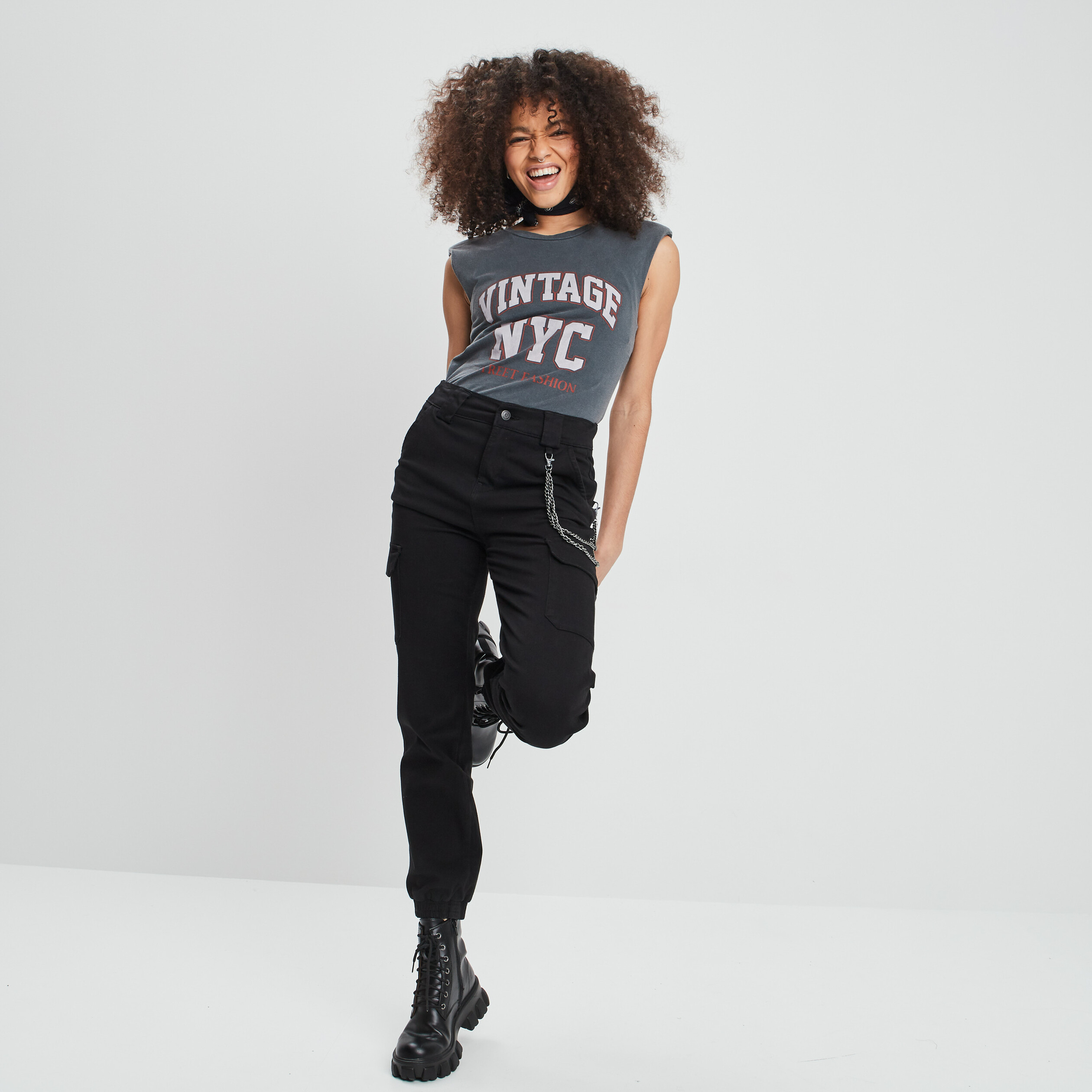 Pantalon cargo avec chaîne noir femme | La Halle