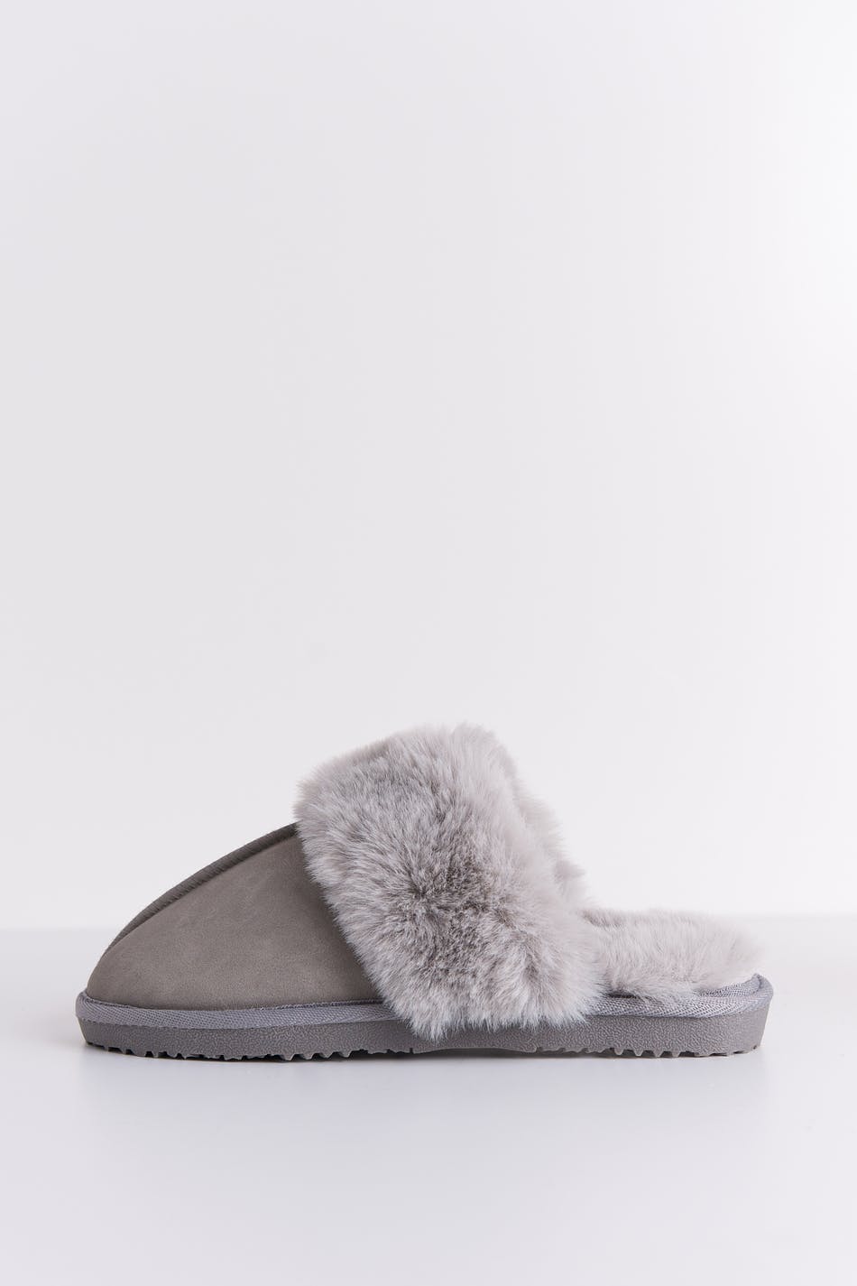Faux fur slippers