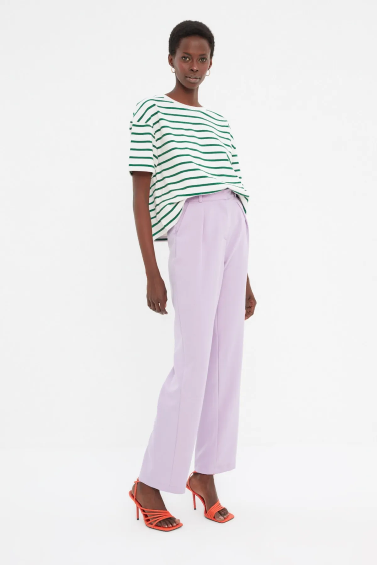 Trendyol Collection  Fliederfarbene, plissierte Webhose mit weitem Bein TWOSS21PL0155