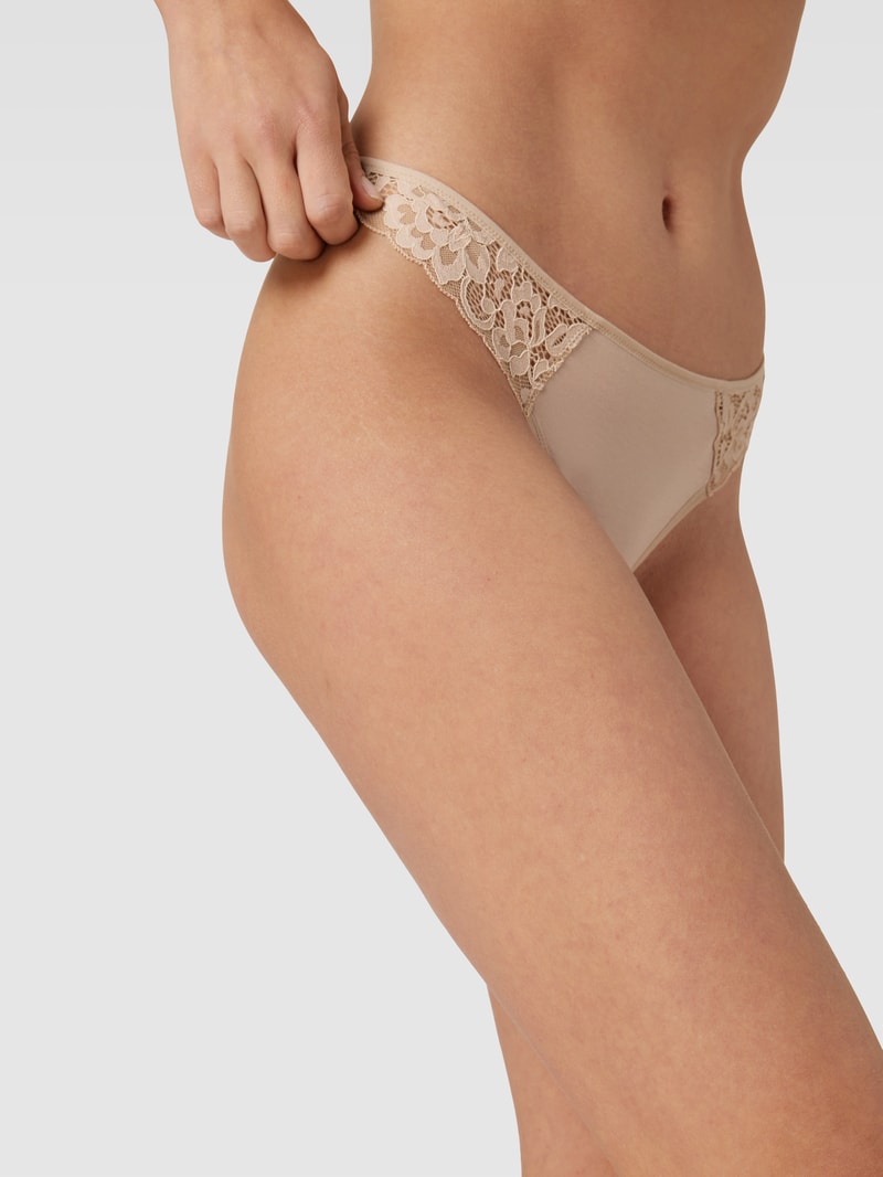String mit Spitzenbesatz in hellrosa