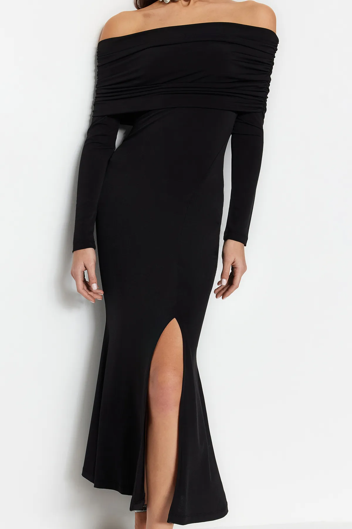 Trendyol Collection  Schwarzes elegantes Abendkleid mit Carmenkragen TPRAW24EL00296