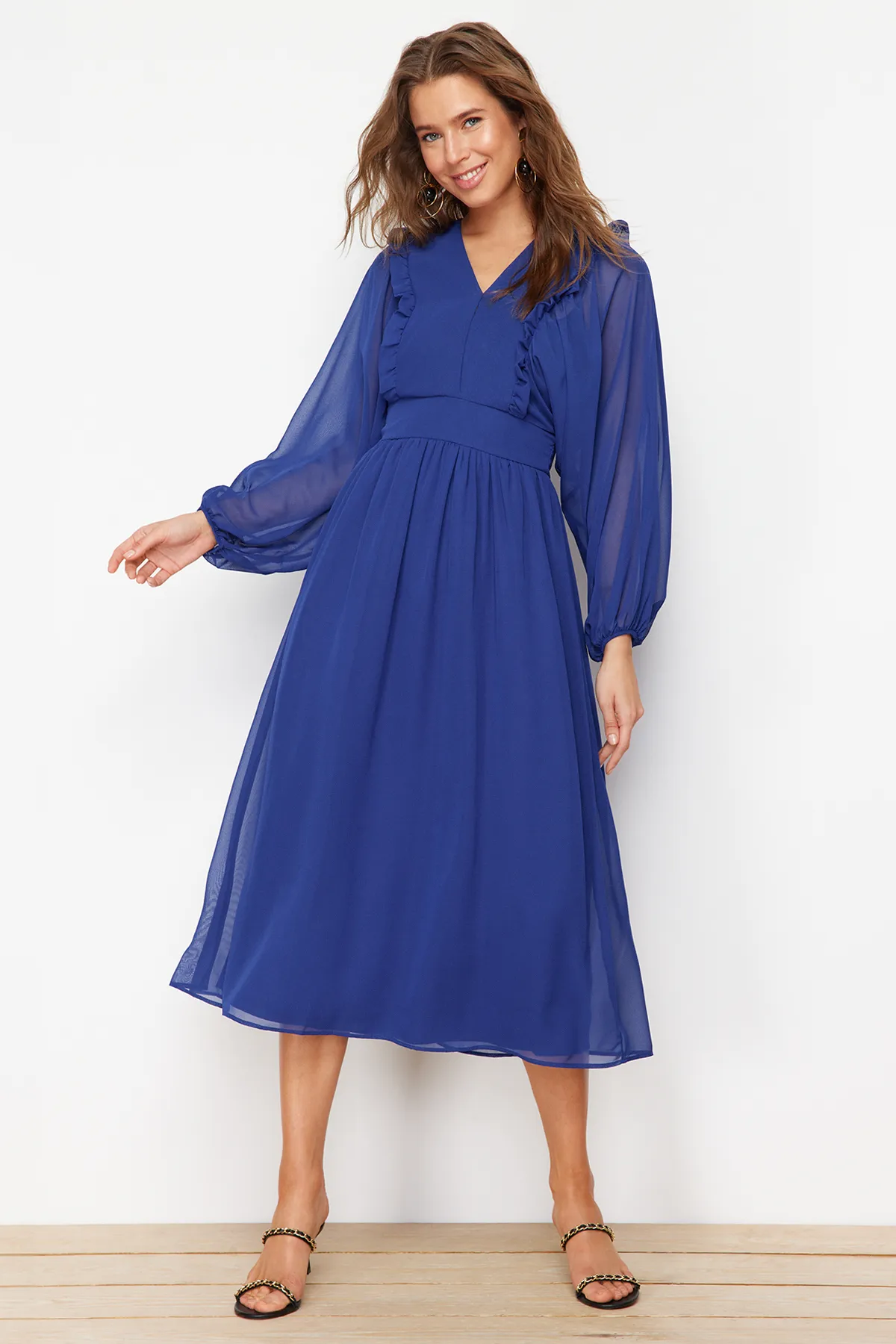 Trendyol Modest  Saks Minimal gemustertes, gefüttertes Chiffon-Gewebekleid TCTSS24EB00035