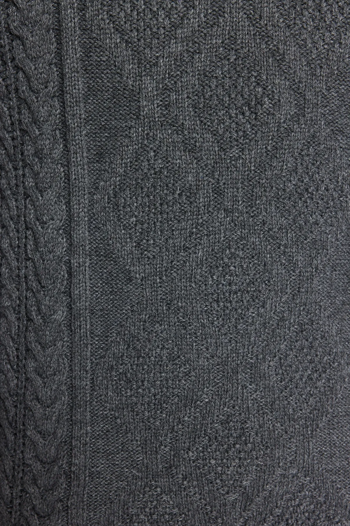 Trendyol Collection  Grauer Oversize-Strickpullover mit weitem Schnitt und Rundhalsausschnitt aus geflochtenem Haar TMNAW23KZ00280