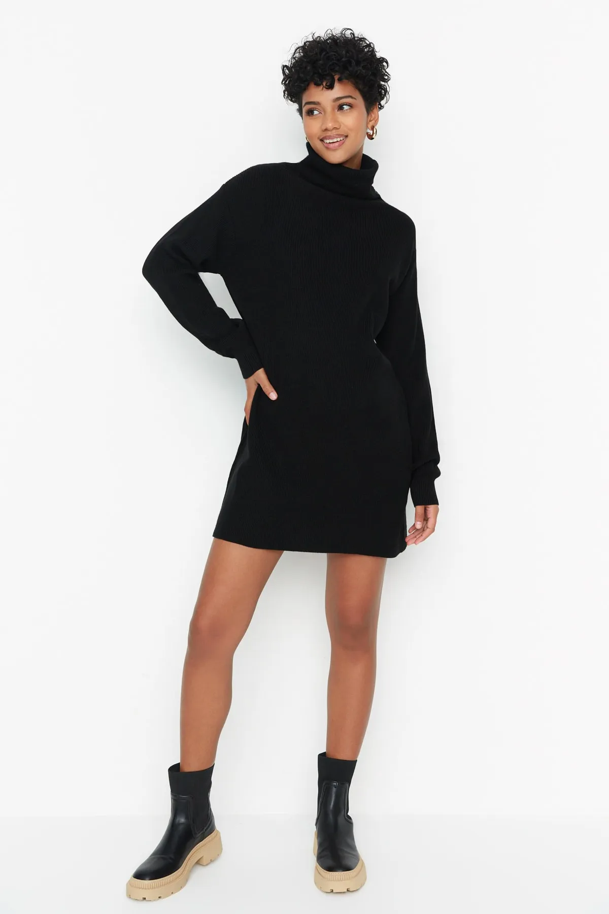 Trendyol Collection  Schwarz Schwarzes Mini-Strickkleid mit Rollkragen TWOAW23EL00026 Kleid TWOAW23EL00026