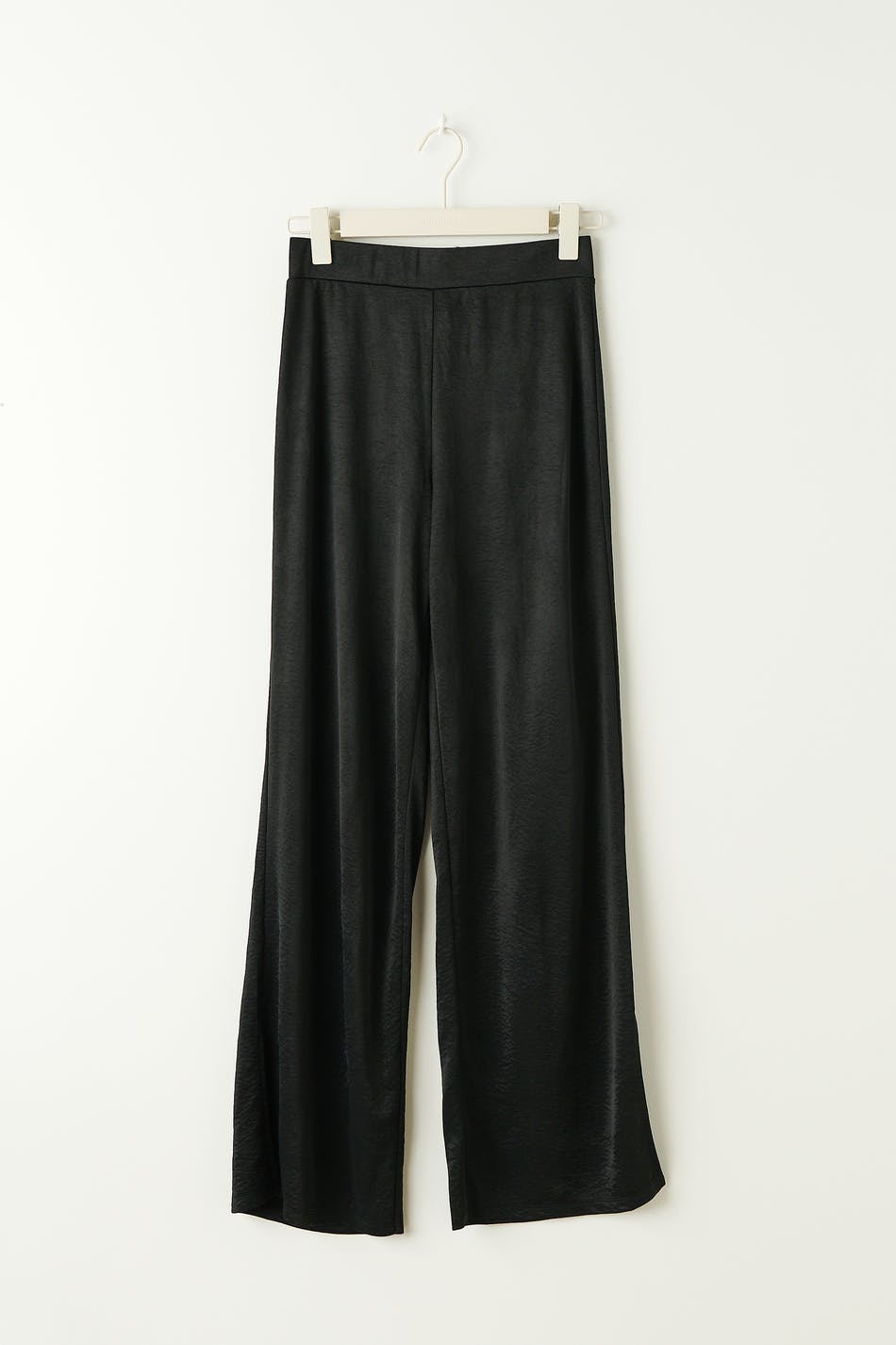 Wide slit trousers