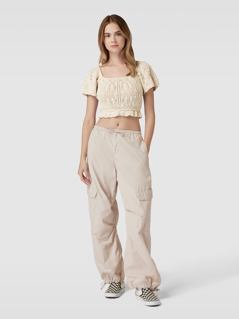Cropped Bluse mit Häkelspitze Modell 'Mimi' in beige