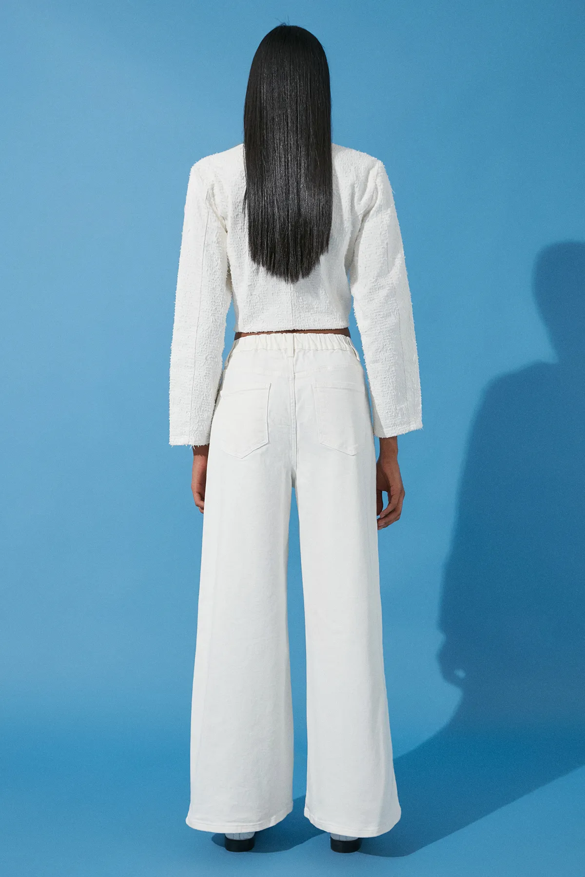 Trendyol Collection  Weiße, nachhaltigere Jeans mit hohem Bund und extra weitem Bein und elastischem Bund TWOSS24JE00143
