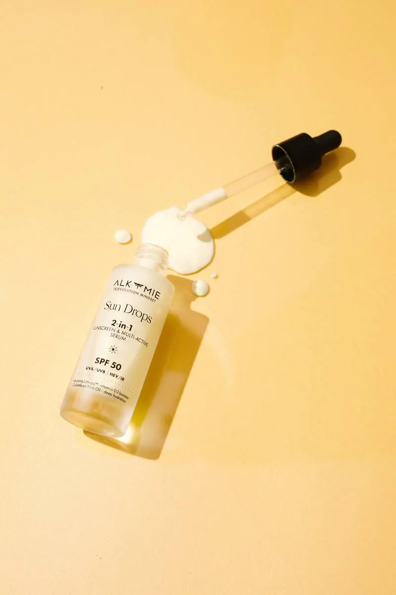 Alkmie Sun Drops SPF 50 2-i-1 solbeskyttelse og multiaktivt serum