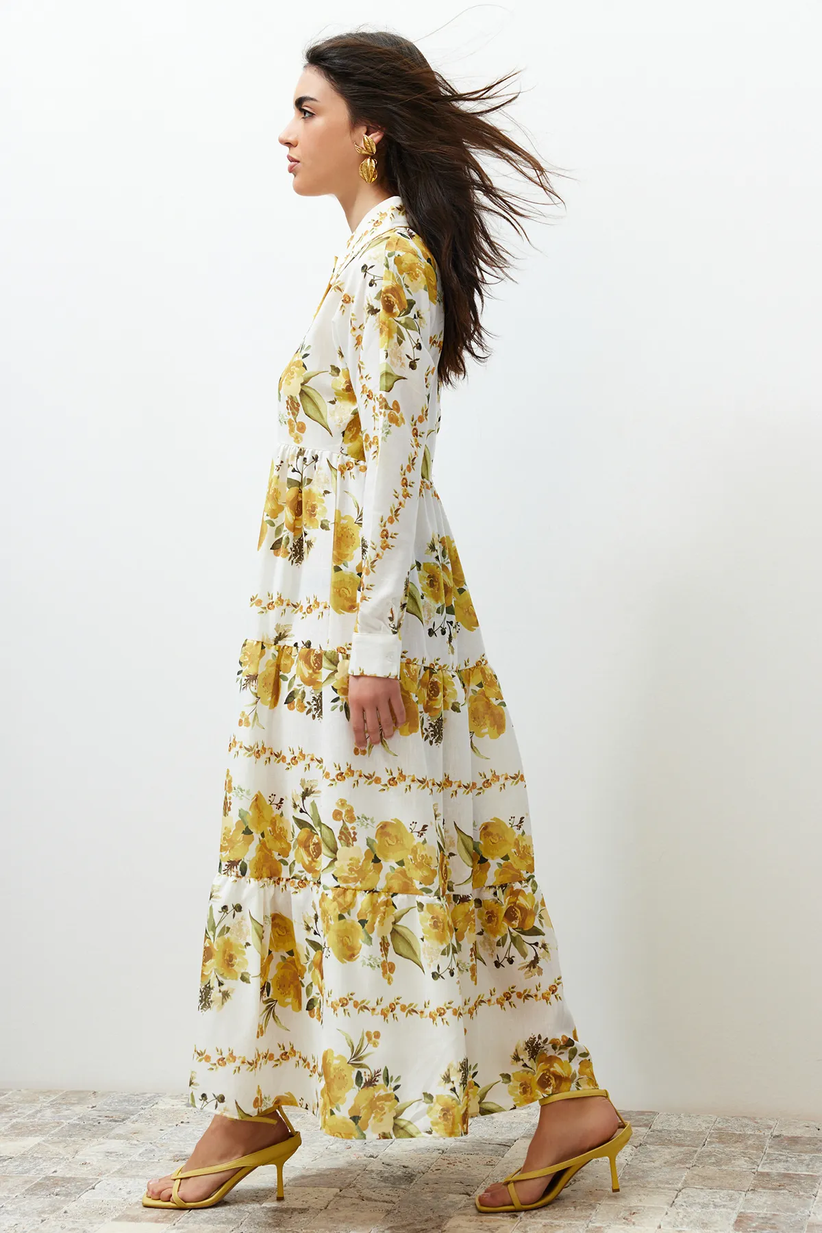 Trendyol Modest  Gelbes, mit Blumenmuster gewebtes Hemdkleid in Leinenoptik TCTSS24EB00104