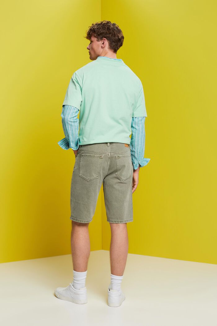 Shorts aus Coloured Denim